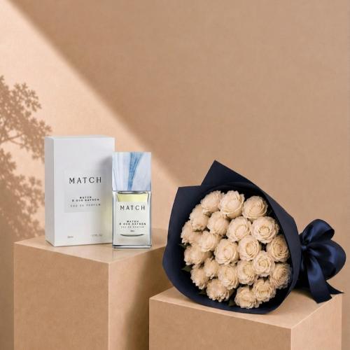 A luxurious bouquet of white roses with Match perf...