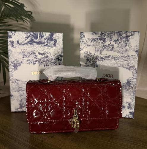 ديور - عودي لامع