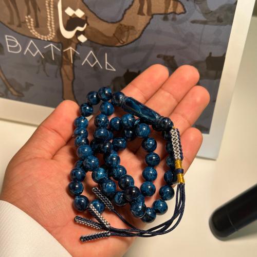 A bracelet with Belgian crystal - royal blue
