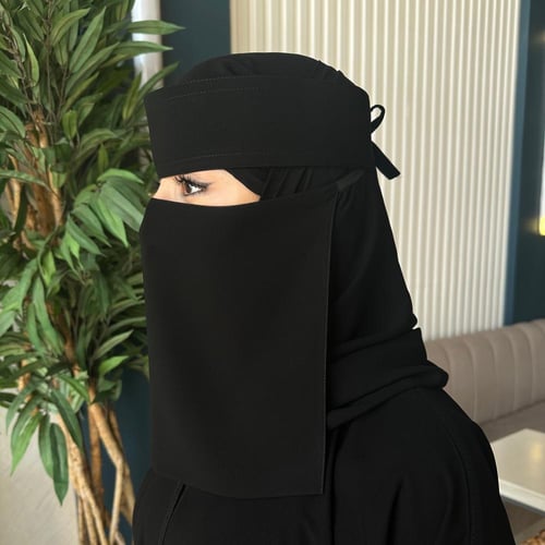 نقاب وسط مايل