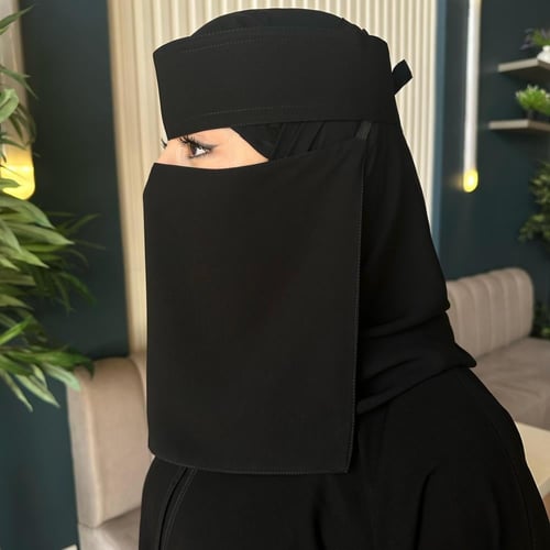 نقاب وسط خط طويل مبطن حرير