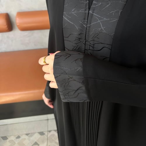 عبايه نص كلوش