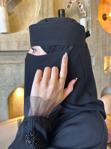 نقاب وسط خط طويل مبطن رمادي