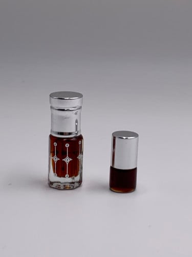 دهن عود ساكيرا