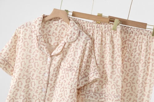 بيجامة من ثلاث قطع