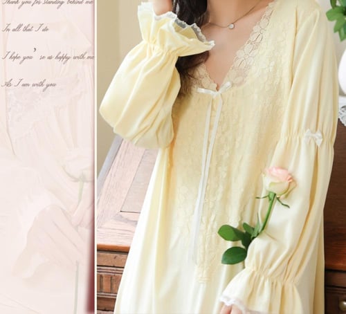 ثوب نوم على طراز القصر