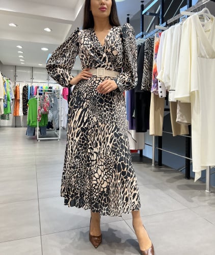 فستان طويل بحزام انيق على الخصر اكمام منفوخة وياقة...