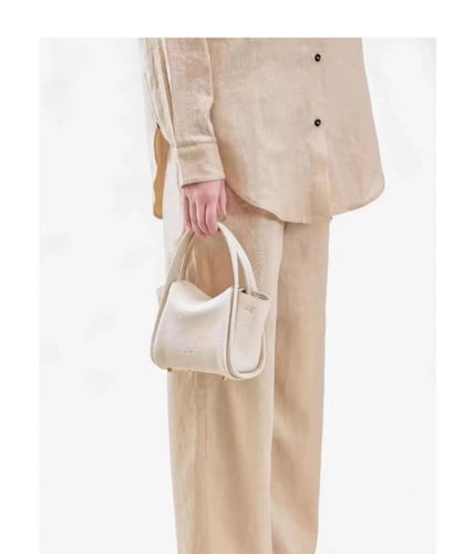 حقيبة جلدية