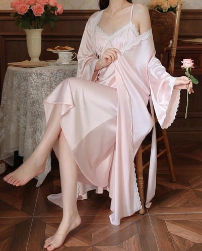 ثوب نوم الأميرة الوردي الباهت