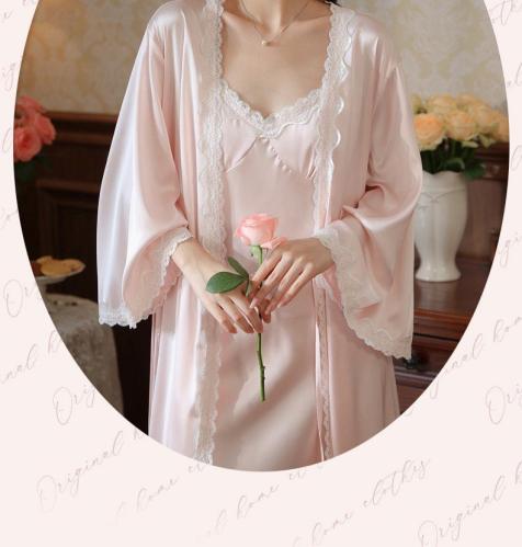 ثوب نوم الأميرة الوردي الباهت