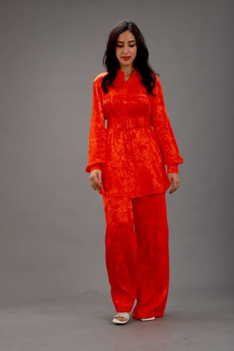 طقم لون برتقالي جاكار بحزام واكمام فانوس