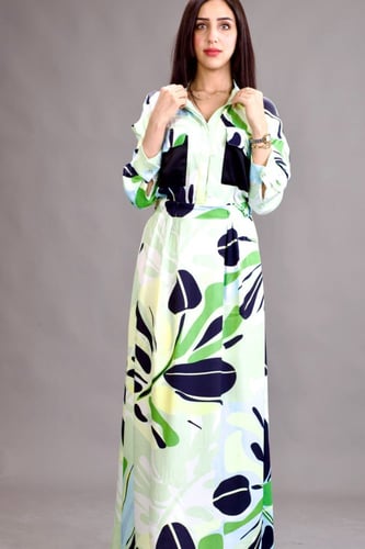 فستان مشجر طويل بحزام بسيط وجيب قلاب باكمام