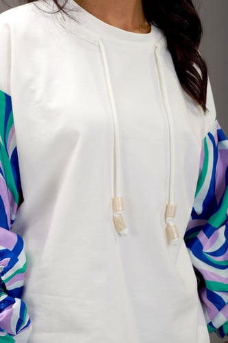 بلوزة طباعة اكمام بالون مفتوحة بربطة وبنطلون ابيض...