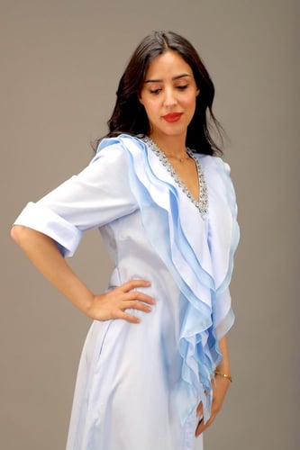 GIZIA ORIGINAL فستان ازرق طويل برباط على الخصر وحج...