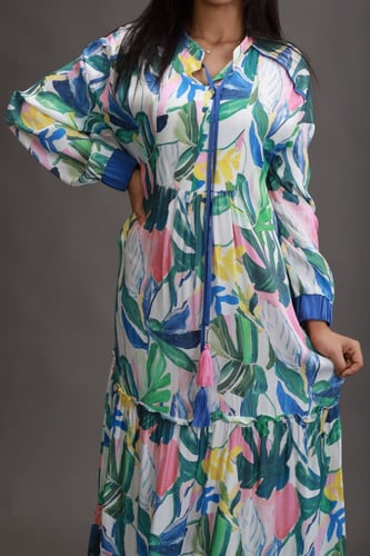 فستان طويل خفيف بنقشة زهرية