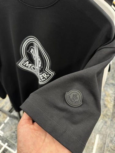 تيشرت مونكلير