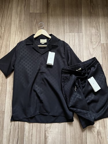 طقم قوتشي مع شورت