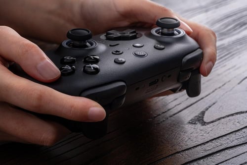 وحدة تحكم بلوتوث 8BitDo Ultimate 2 مزودة بعصا تحكم...