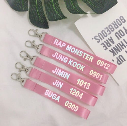 تعليقات/ميداليات بتس BTS Keychains