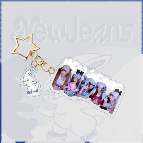 ميدالية نيوجينز NewJeans Keychain