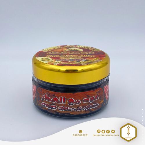 بخور عود مع العطر