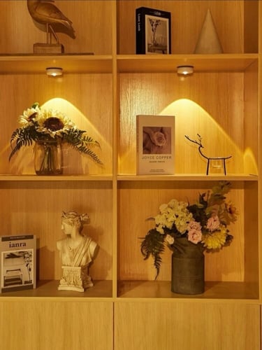 3 مصابيح LED سبوت ، تثبت بلاصق ، تعمل بريموت وتحكم...