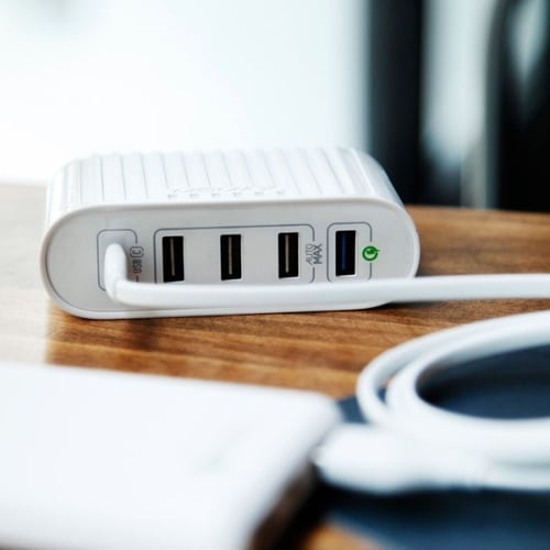 قاعدة شحن موماكس يو.بول بـ 4 منافذ USB يدعم الشحن...