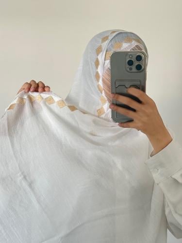 طرحة شادن لينن لون ابيض