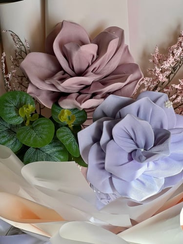 باقة طرحتين على شكل ورد