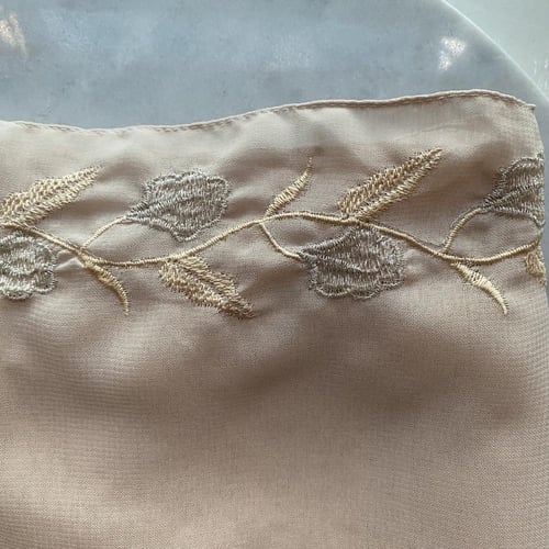 طرحة منى ليزر لون بيج