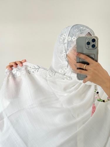 طرحة ايمان لينن لون ابيض