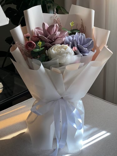 باقة طرحتين على شكل ورد