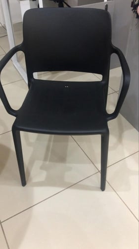 كرسي ذراعين عدة ألوان