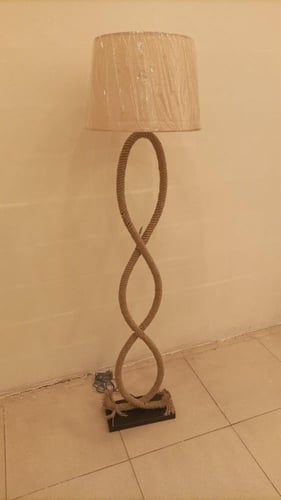 انارة بحبل لون بني