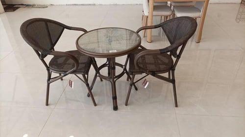طقم طاولة و3 كراسي خارجية بني