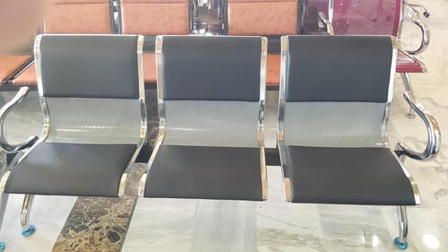 كرسي انتظار ثلاث اشخاص