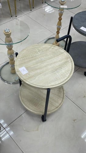 طاولة خشبي غامق بعجلات مقاس 50 سم