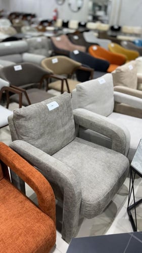 كرسي مفرد فاخر بتصميم مميز وعصري