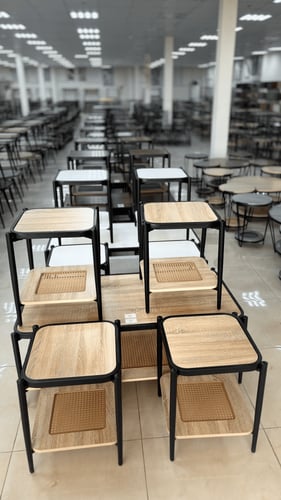 طقم 4و6 طاولات خشب وراتان عدة الوان