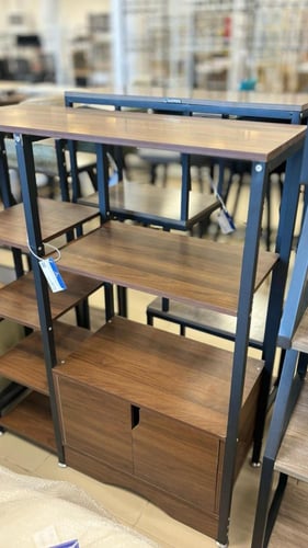 دولاب مع أرفف لون بني