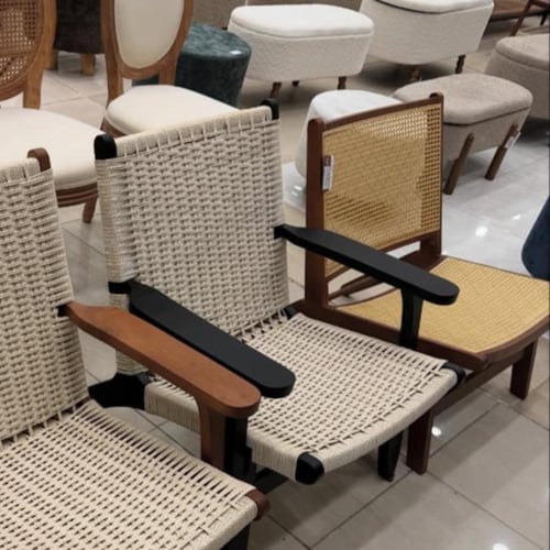 كرسي خشب راتان لون خشبي غامق