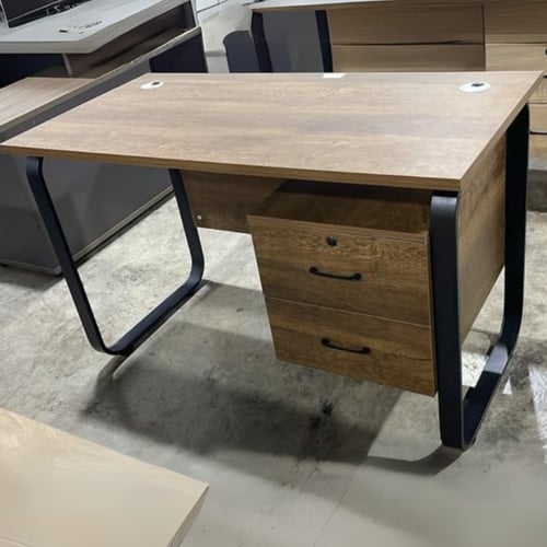 مكتب مع أدراج 120 و140 سم بني غامق