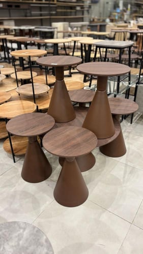 طقم طاولات خشبي ومعدن متعدد الألوان