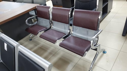 كرسي انتظار استيل ثلاثي جلد لون كوفي