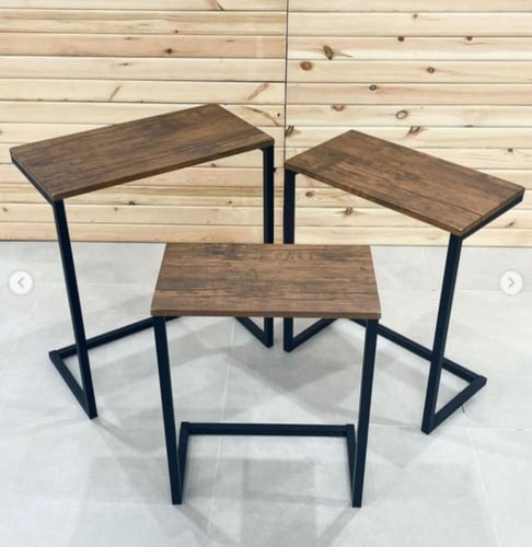 طاولة ثلاثة قطع لون خشبي غامق