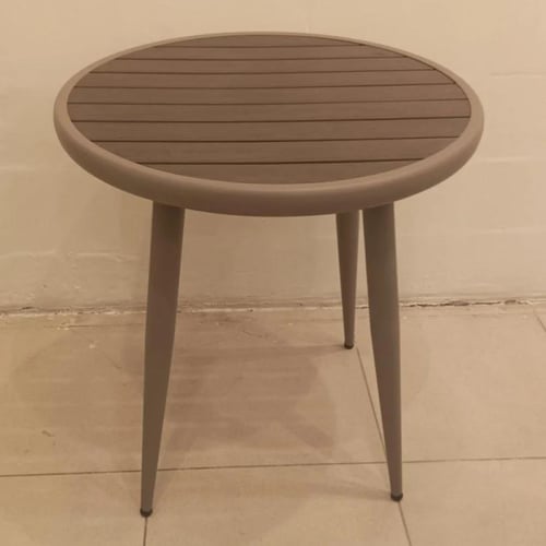 طاولة خارجية