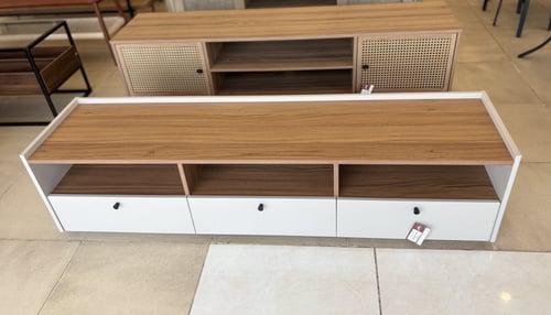 طاولة تلفزيون 160و180 سم لون خشبي وأبيض