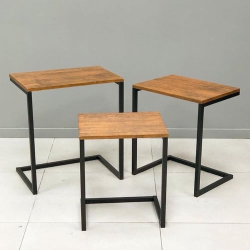 طاولة ثلاثة قطع لون خشبي