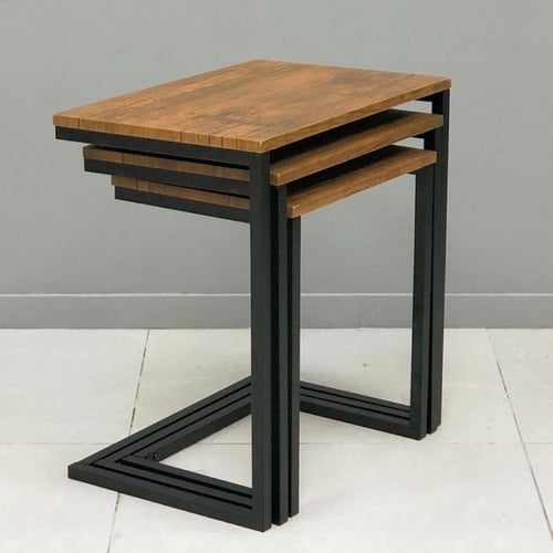 طاولة ثلاثة قطع لون خشبي