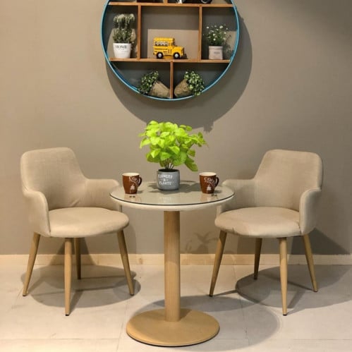 طاولة مع كرسين